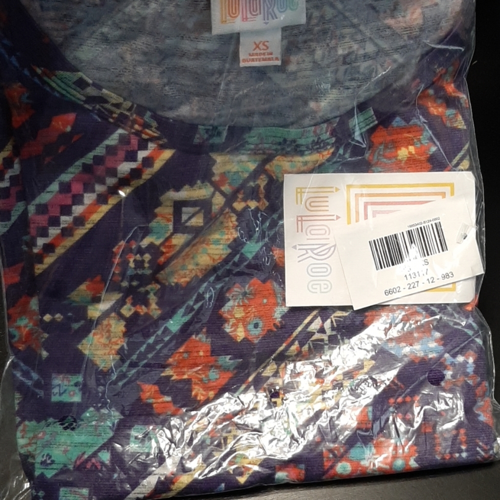 NWT Lularoe XS Gigi Top